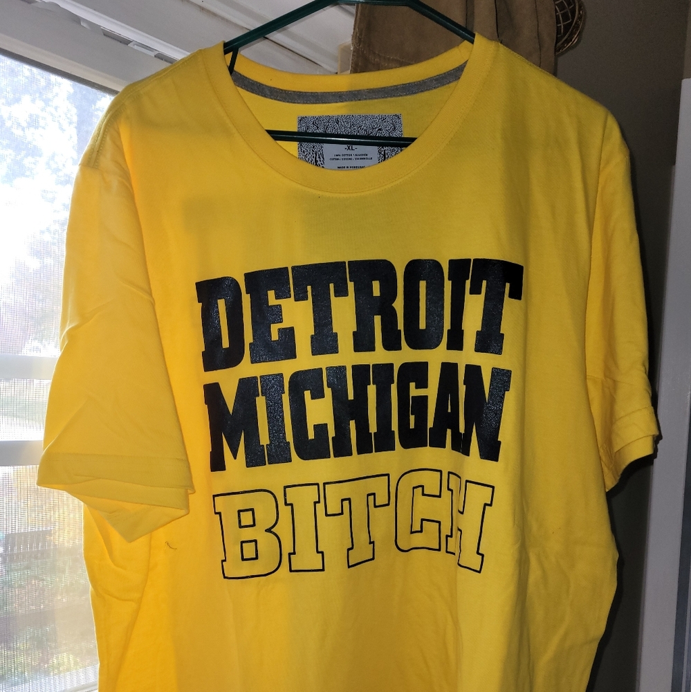 SOLD****Michigan tshirt xl